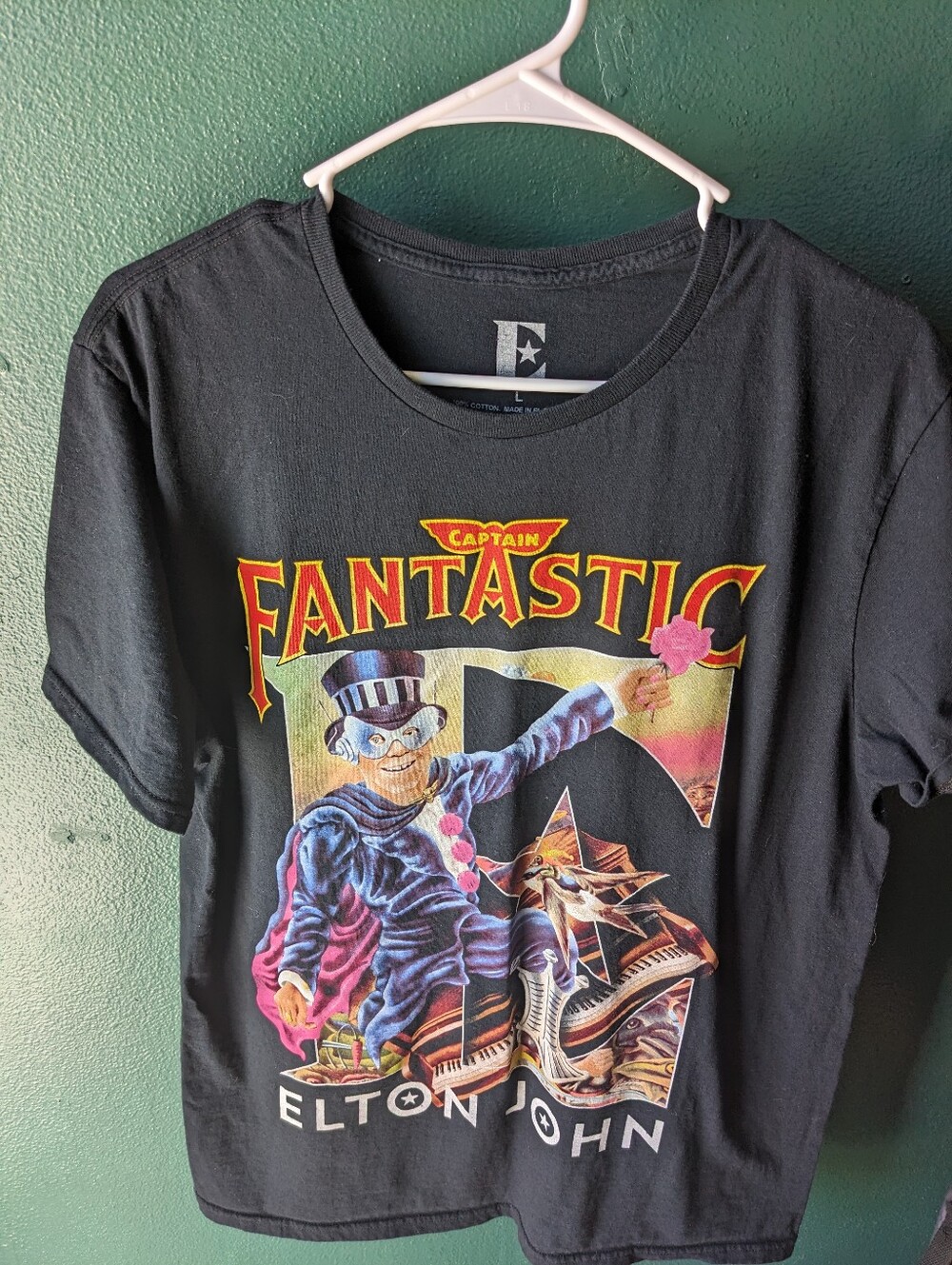 Elton John Captain Fantastic Men’s Large T-Shirt